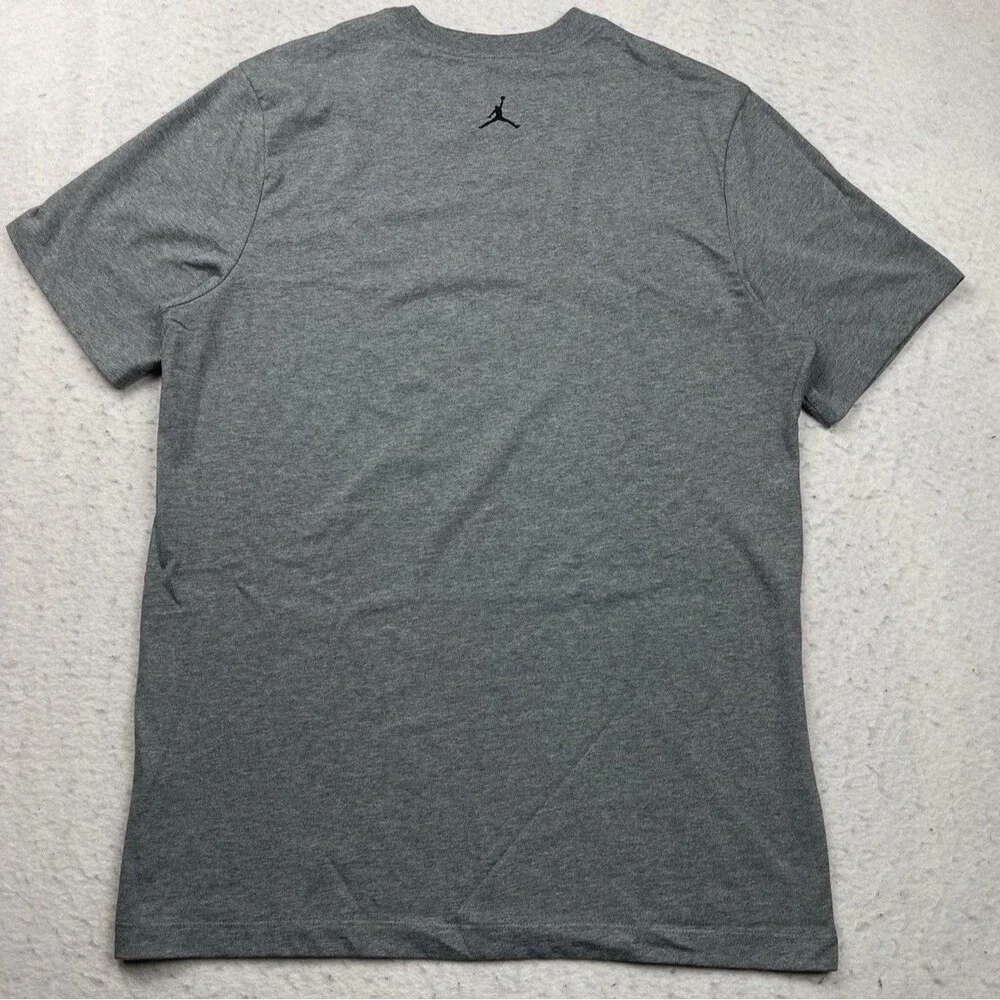 Jordan Flight Essentials Men’s Size Medium Heather Gray Graphic T-Shirt